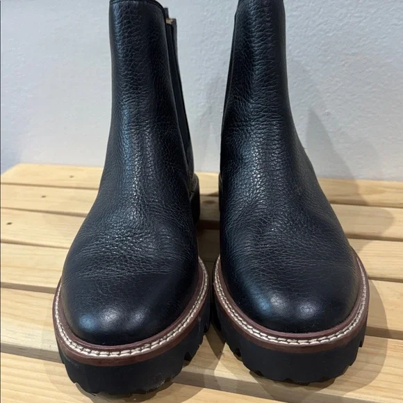 Madewell The Citywalk Lugsole Chelsea Boot in Black Leather Sz 7.5
MSRP $198 - Picture 4 of 10